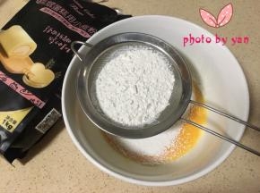 筛入低粉搅匀备用；