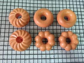 烤好后，脱模，晾凉。