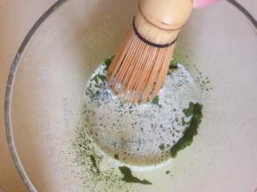 加入淡奶油 打散 用茶筅 蛋抽都好