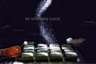 撒上抹茶粉  喜欢甜的 撒糖粉 做装饰