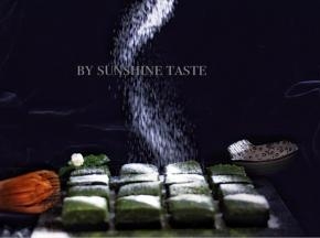 撒上抹茶粉  喜欢甜的 撒糖粉 做装饰