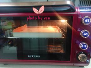 放入烤箱165度烤20分钟；