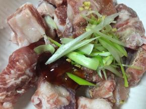 加入老姜和大葱末的一半