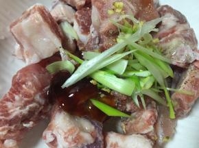 加入老姜和大葱末的一半