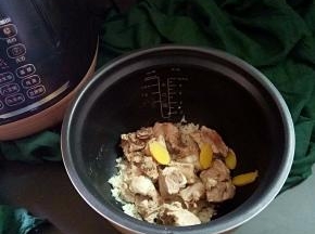 全部放入压力锅中