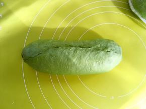 之后卷起来，捏紧收口，卷的时候一定要卷紧