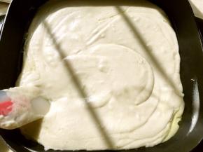 之后压碎，我是加了点水，用榨汁机榨成泥的，加入淡奶油、玉米油跟砂糖小火加热，边加热边翻炒