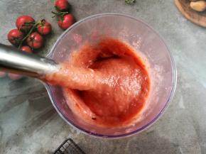 提起搅拌棒，看到细腻的果酱