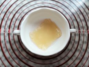 吉利丁片冷水泡软