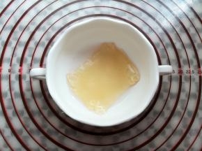 吉利丁片冷水泡软