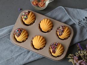 孩子很喜欢巧克力和玛德琳蛋糕的搭配