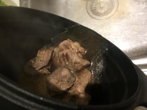 把汤汁倒掉