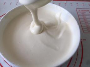 混合好的蛋黄糊