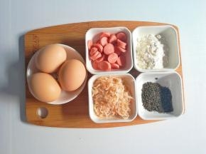 食材准备:鸡蛋3枚、虾皮15克、面粉15克、火腿片1根、牡蛎粉3克