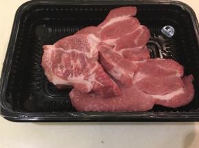猪梅花肉洗净