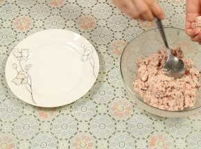 肉丸带有粘稠性后。