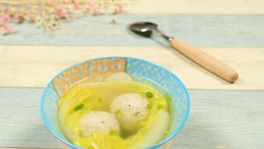 豆腐丸子汤，清甜不油腻。