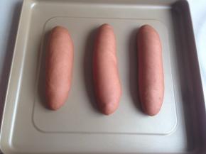 放入烤箱内，选择发酵档37度，发酵50分钟（烤箱内放置一碗热水，使面包坯有一定的湿度，否则发酵后的面包坯会过干）。