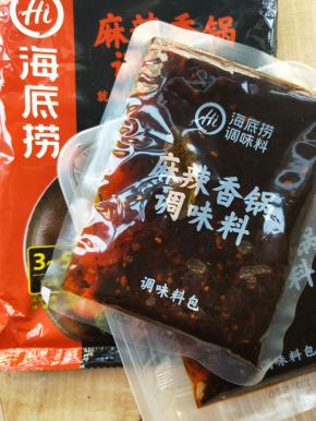 海底捞麻辣香锅调味料一包。