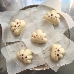 全部都做好后，锅中放3厘米高的温水，发酵约1小时