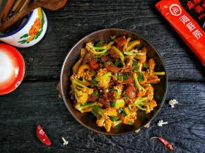 翻炒均匀，盛盘。