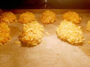 全部做好，放进预热好的烤箱里面，200度上下火烤10分钟，拿出来换一面，继续烤10分钟