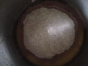 加入黑麦粉搅匀 室温发酵