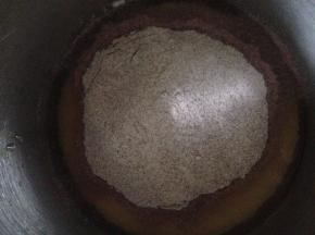 加入黑麦粉搅匀 室温发酵