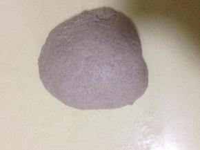 揉成团  加入盐