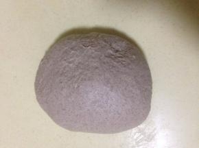 揉成光滑的面团 整理成型 28度左右发酵到两倍大