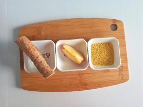 食材准备:山药50克、小米15克、苹果10克