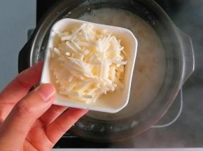 加入山药煮5分钟出锅