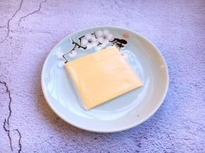 准备1张芝士片。
