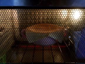 放入烤箱的中层，上下火200多，烤15分钟，酥皮呈金黄色即可。