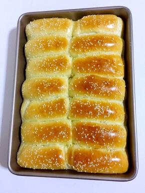 出炉后及时脱模晾凉，放在保鲜袋中室温保存即可。