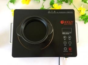 准备一个砂锅煲.里面放清水