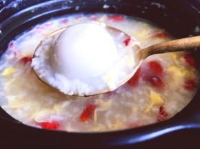 来个近景，用勺子可以开吃了