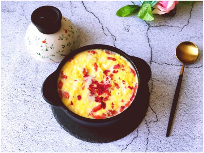 玫瑰花鸡蛋酒酿汤圆