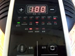 开启旋转功能，用205度烤40分钟，去除锡纸，然后再烤20分钟