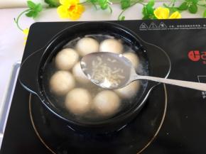 加入半碗酒酿中火