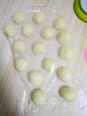 均匀分成16份小剂子，大约32克