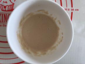 酵母用温水化开，一是增加酵母活性，而是为了更好的和面团混合均匀