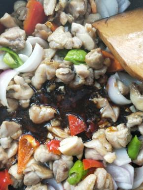 迅速翻炒均匀。