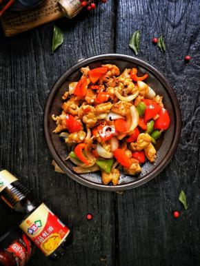 豉香鸡球非常嫩，搭配洋葱彩椒营养健康！