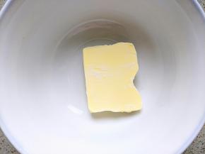 黄油提前拿出来室温融化