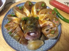 蒸锅烧水 上大气后放入蒸锅，蒸7.8分钟即可