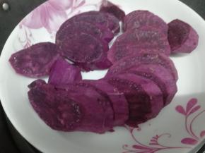 然后装入盘子中，大火蒸熟