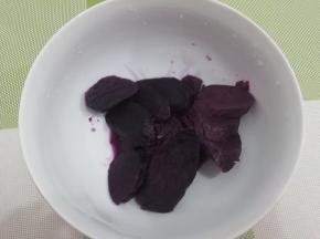 然后装入碗中