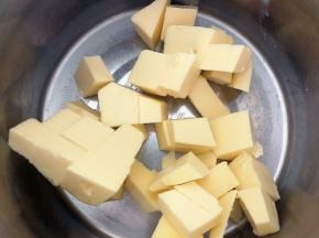 发酵的时候做墨西哥酱，黄油提前软化至接近液体的状态