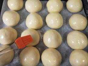 发酵至两倍大后取出刷全蛋液。